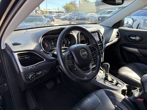 Used 2019 Jeep Cherokee Limited w/ Technology Group AWD/4WD image 35
