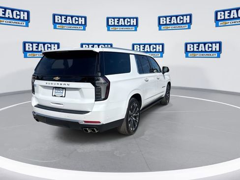 Used 2025 Chevrolet Suburban High Country AWD/4WD image 8