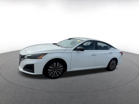 Used 2025 Nissan Altima 2.5 SV image 8