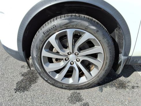 Used 2022 Land Rover Discovery Sport SE image 9