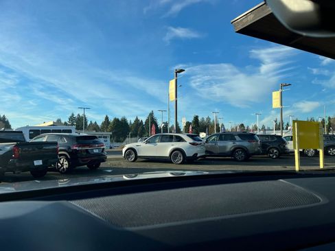 Used 2025 Volkswagen Atlas Cross Sport SE image 17