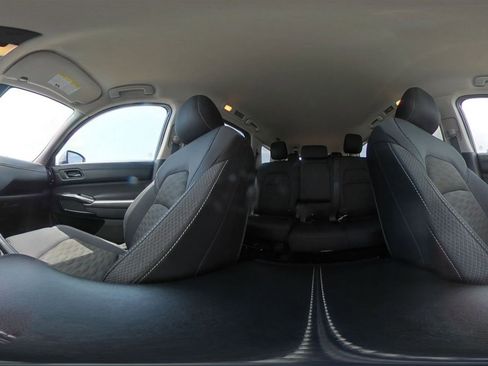 Used 2025 Nissan Pathfinder SV FWD image 47