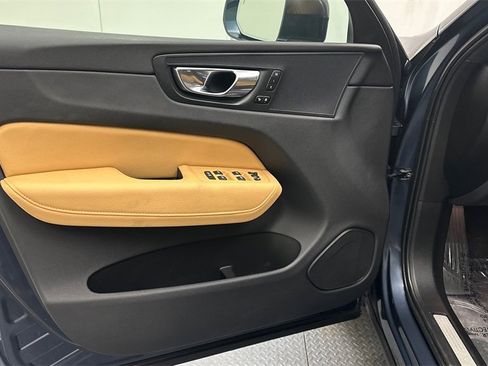 Used 2020 Volvo XC60 T6 Momentum image 18