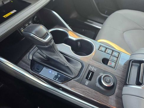 Used 2023 Toyota Highlander Platinum image 33