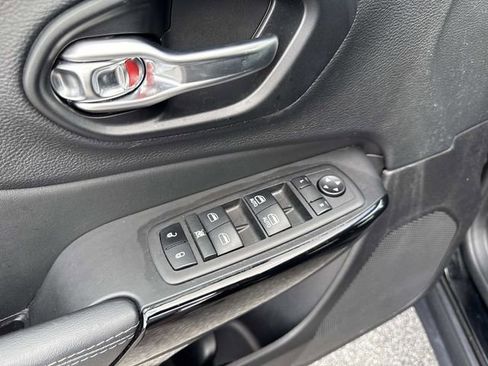 Used 2023 Jeep Cherokee Altitude Lux AWD/4WD image 18