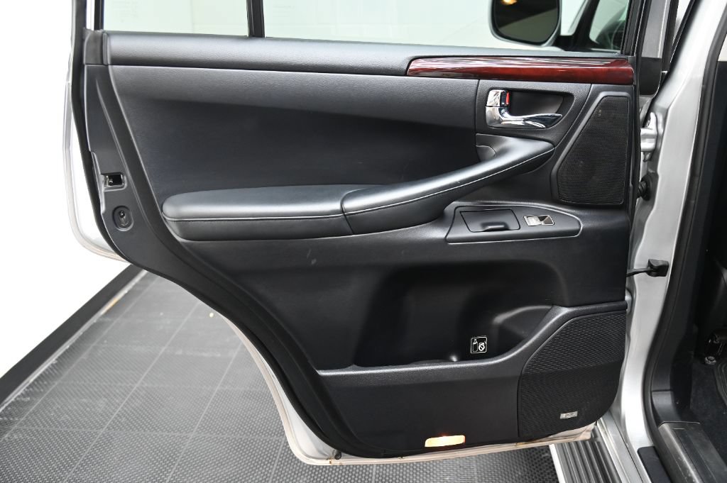 Used 2011 Lexus LX 570 4WD w/ Luxury Pkg image 39