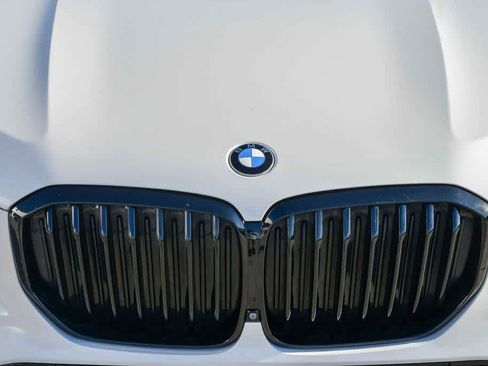 Used 2022 BMW X5 M50i w/ Executive Package image 5