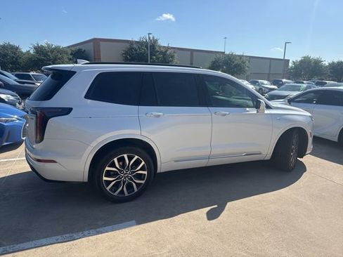 Used 2021 Cadillac XT6 Sport AWD/4WD image 3
