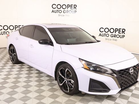 Used 2024 Nissan Altima 2.5 SR w/ SR Premium Package image 1