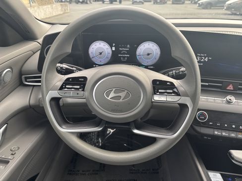 Used 2024 Hyundai Elantra SEL FWD image 12