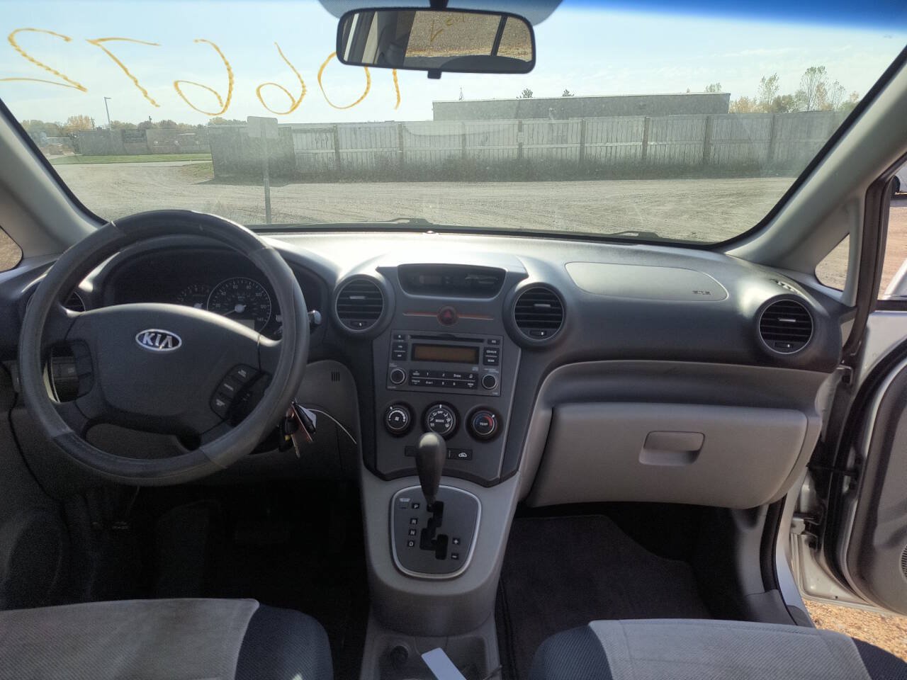 Used 2008 Kia Rondo FWD image 30