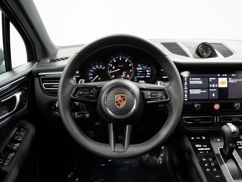 Used 2024 Porsche Macan image 12