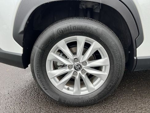 Used 2022 Toyota Corolla Cross LE image 8