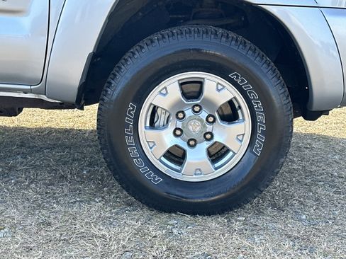 Used 2005 Toyota Tacoma 4x4 Access Cab image 12