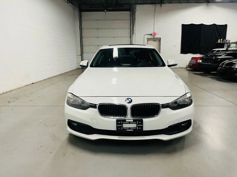 Used 2017 BMW 320i xDrive Sedan image 3