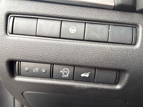 Used 2025 Nissan Rogue SV image 10