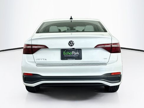 Used 2023 Volkswagen Jetta SE w/ Panoramic Sunroof Package FWD image 7