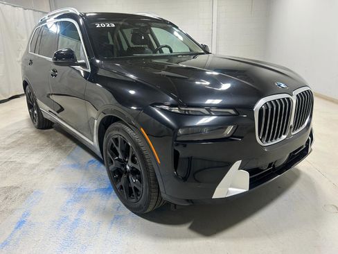 Used 2023 BMW X7 xDrive40i w/ Premium Package image 4
