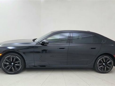 Used 2024 BMW 740i w/ Premium Package image 3
