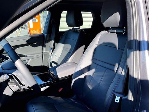 Used 2025 Land Rover Range Rover Evoque Dynamic SE image 25