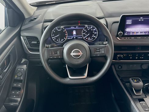Used 2024 Nissan Rogue S AWD/4WD image 18