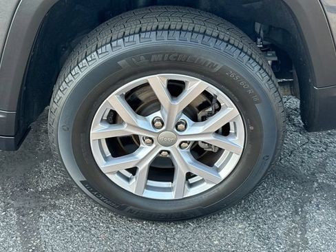 Certified 2022 Jeep Grand Cherokee L Limited AWD/4WD image 11