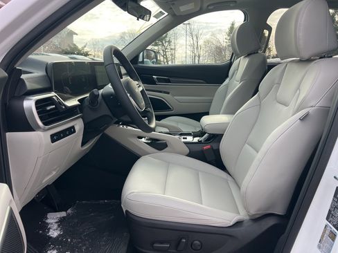New 2025 Kia Telluride S image 9