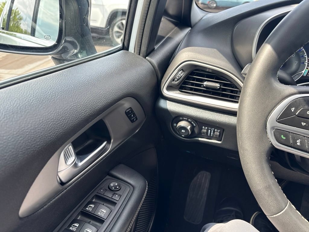 Used 2026 Chrysler Pacifica Select FWD image 23