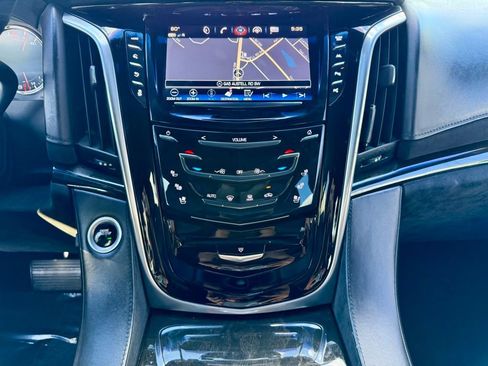 Used 2018 Cadillac Escalade ESV Platinum RWD image 20