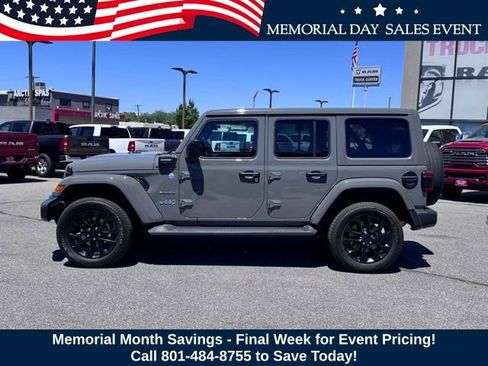 Used 2023 Jeep Wrangler Unlimited Sahara w/ Cold Weather Group AWD/4WD image 2