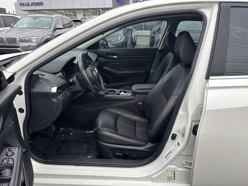 Used 2022 Nissan Altima 2.5 SR w/ Midnight Edition Package image 16