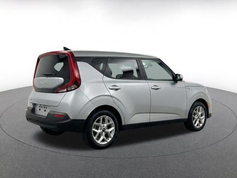 Used 2025 Kia Soul LX w/ LX Technology Package FWD image 9