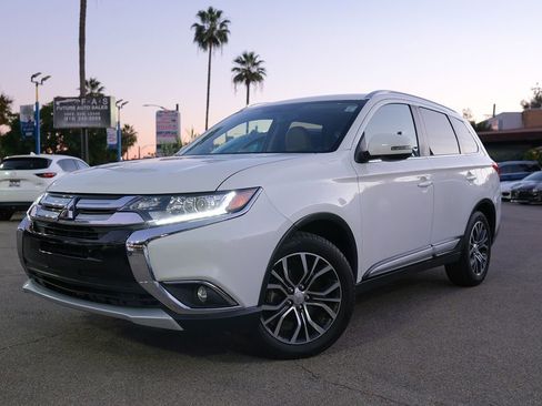 Used 2017 Mitsubishi Outlander SEL image 1