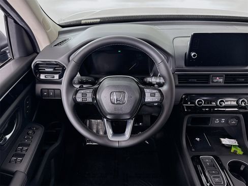 Certified 2025 Honda Pilot EX-L image 18