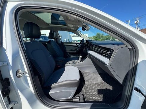 Used 2026 Volkswagen Jetta SE FWD image 24