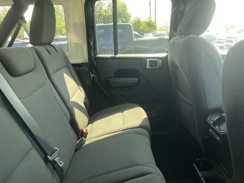 Used 2019 Jeep Wrangler Unlimited Sport S AWD/4WD image 9