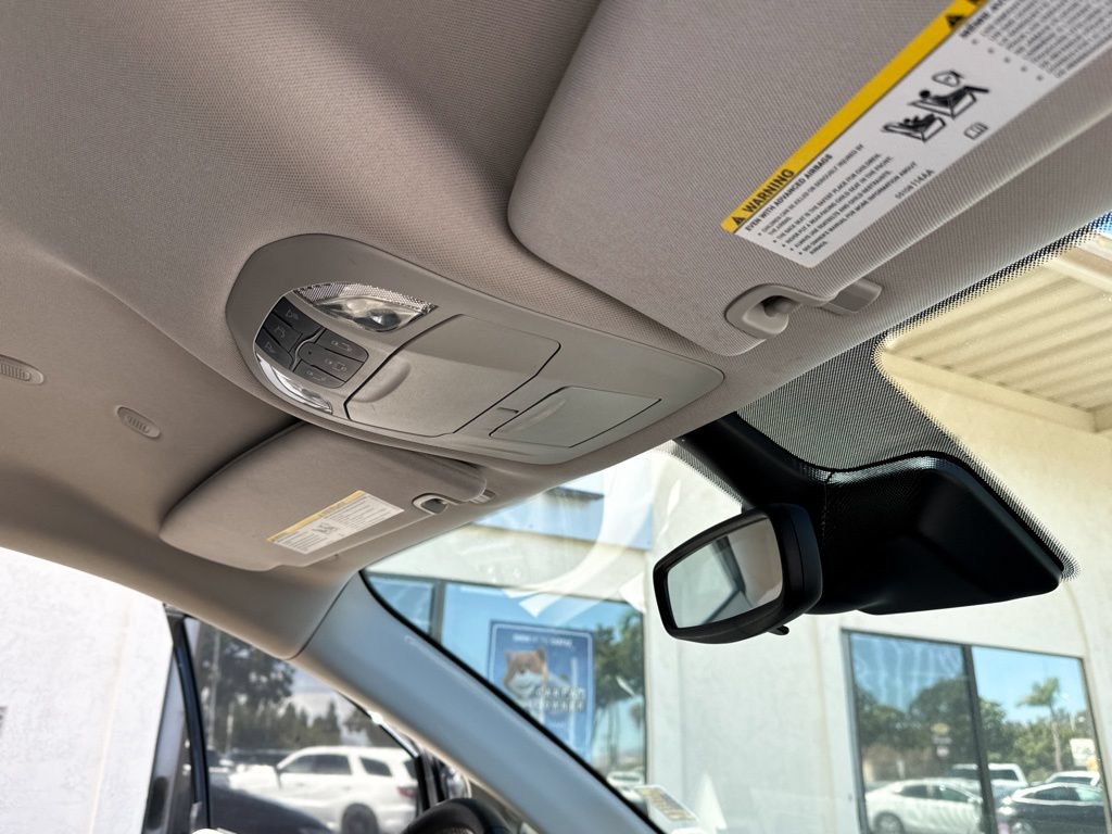 Used 2023 Chrysler Pacifica Touring-L FWD image 22