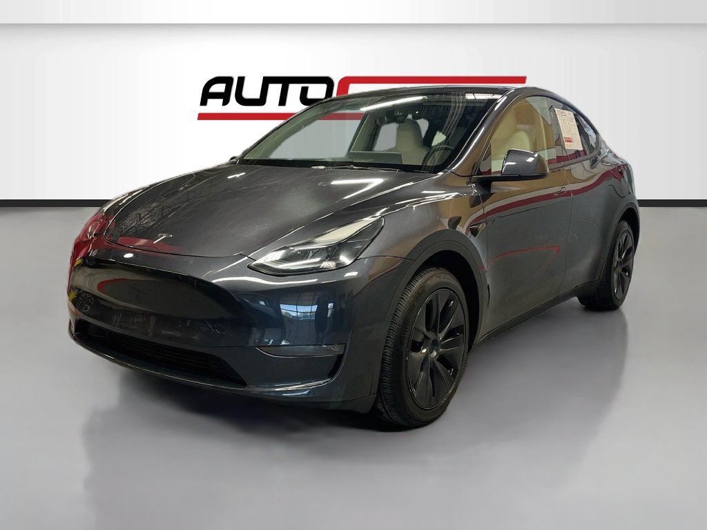 Used 2024 Tesla Model Y Long Range AWD/4WD image 3