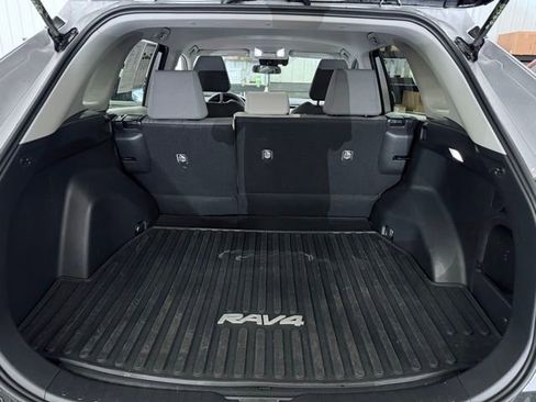 Used 2022 Toyota RAV4 XLE w/ XLE Grade Weather Package AWD/4WD image 10