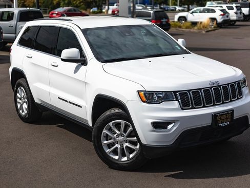 Used 2022 Jeep Grand Cherokee Laredo X image 3