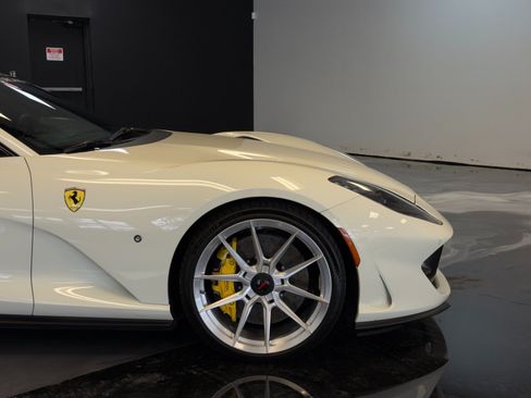 Used 2018 Ferrari 812 Superfast RWD image 5