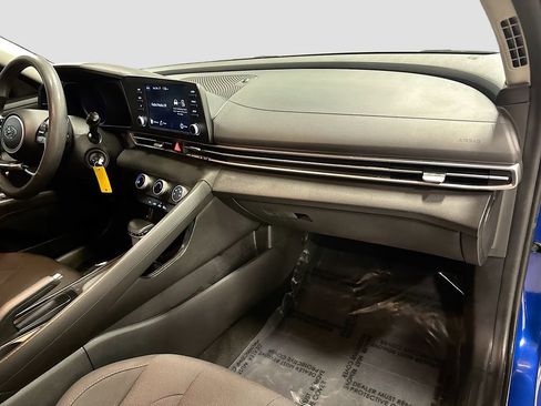 Used 2023 Hyundai Elantra SE image 32