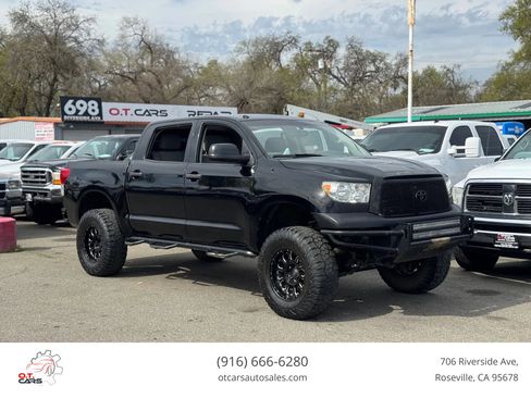Used 2013 Toyota Tundra 4x4 CrewMax w/ Tow Pkg image 1