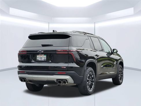 Used 2025 Chevrolet Traverse Z71 AWD/4WD image 4