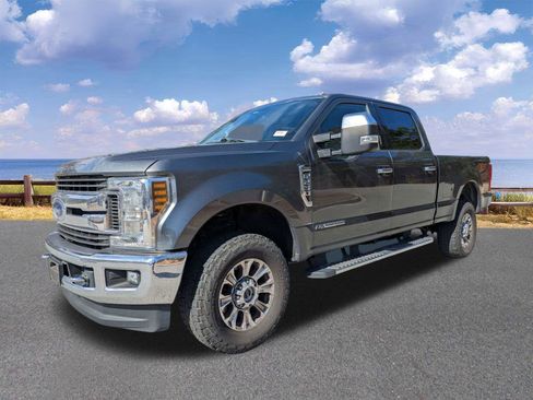 Used 2019 Ford F250 XLT w/ XLT Premium Package image 4