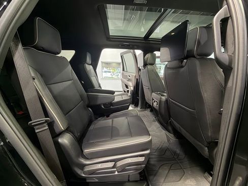 Used 2025 Chevrolet Tahoe Premier AWD/4WD image 14