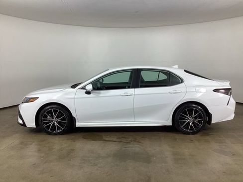 Used 2024 Toyota Camry SE FWD image 8
