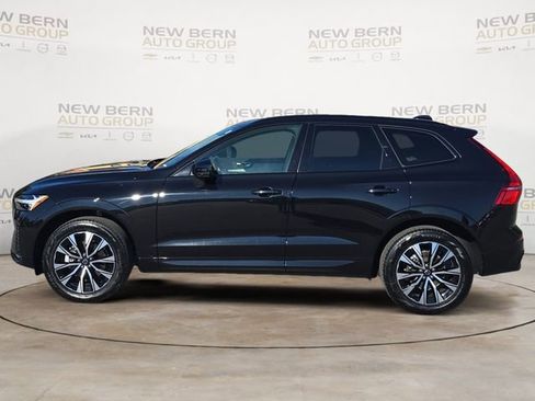 Used 2025 Volvo XC60 B5 Core AWD/4WD image 2