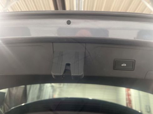 Used 2020 Volkswagen Atlas Cross Sport SEL image 9