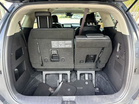 Used 2025 Kia Carnival FWD image 27